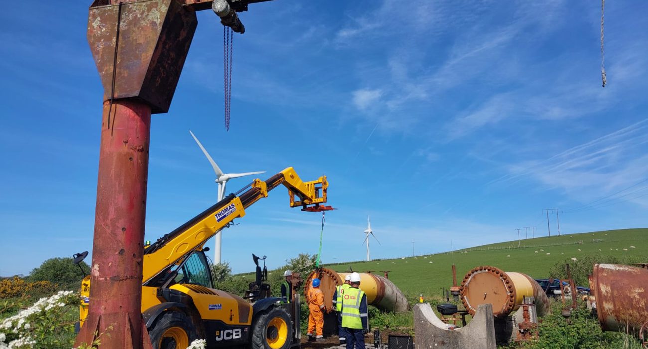 Oil pipeline being decommissioned
